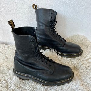 Dr Martens Virginia 1490 Boots (Black)